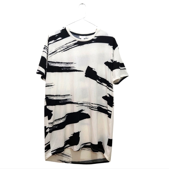 NWOT LuLaRoe Hudson Unisex Top White with Black Paint Strokes Size M Hi-Lo Hem - Picture 1 of 4